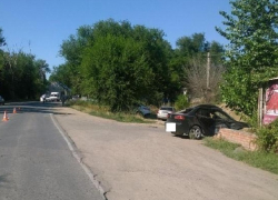 Водитель внезапно разбил «Лансер» о каменное ограждение на Ставрополье - 12-летний мальчик сломал височную кость