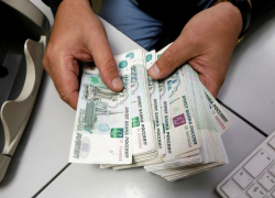 В Ставрополе сотрудница ломбарда обвиняется в краже крупной суммы денег 