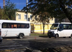 Две маршрутки с пассажирами побились в ДТП в Ставрополе — женщину увезла «скорая» 