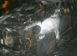 "Порше Кайен" за 7 млн рублей загорелся на одной из улиц Пятигорска