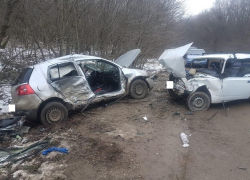 86-летняя бабушка погибла и два человек пострадали в жестком ДТП на Ставрополье