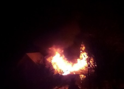 Ночью в северо-западном районе Ставрополя горел гараж