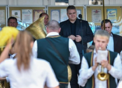 Расстроганный игрой мальчика на старой трубе губернатор Ставрополья подарил духовому оркестру новые инструменты