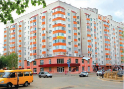 Из многоэтажного дома в Ставрополе выпал пенсионер