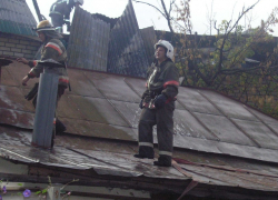 Огонь едва не оставил без крова две семьи