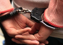 Угрожая кухонным ножом, ставропольчанка вынесла вещи из магазина