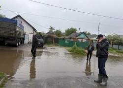 Из-за обильных дождей дворы и дома жителей Ставрополья подтопило водой
