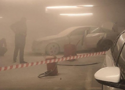 «Мерседес» загорелся на подземной парковке «Космоса» в Ставрополе 