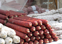 Добычей воров на Ставрополье стали 24 палки колбасы