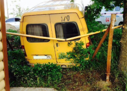 В Ставрополе водитель маршрутки врезался в газопровод и скрылся с места происшествия