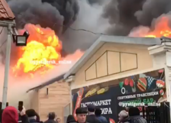 Страшный пожар уничтожил новые постройки на Верхнем рынке в Пятигорске