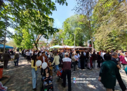 Огромная очередь выстроилась в центре Ставрополя ради порции солдатской каши