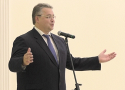 Губернатор Ставрополья эффектно появился на сцене под музыку из фильма "Рокки" и пошутил про коррупцию в минсельхозе