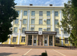 Расплата за коррупцию: на Ставрополье девушка лишилась красного диплома из-за взятки преподавателю