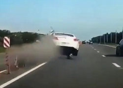 Приведший к страшной аварии маневр белой иномарки в районе Минвод вызвал бурные споры и попал на видео