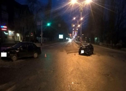 Игнорирование светофора дерзким водителем "Лексуса" стало причиной ДТП с "Грантой" в Пятигорске