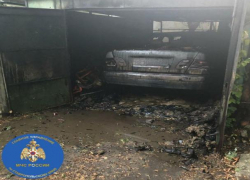В Ставрополе в гараже сгорел Мерседес