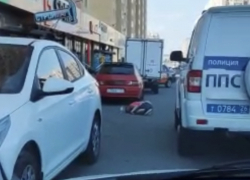 В Ставрополе таксист посреди улицы обнаружил мужчину в коме