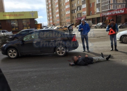 Молодого мужчину сбила иномарка на перекрестке в Ставрополе  