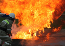 На Ставрополье горел гараж и двухэтажное здание