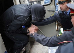  Подозреваемый в убийстве отчима приторговывал наркотиками и хотел откупиться от полицейских на Ставрополье