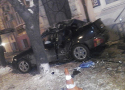 В центре Пятигорска разбилась черная иномарка: два человека в реанимации