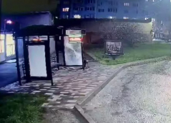 Неизвестный решил расстрелять остановку в Железноводске: видео