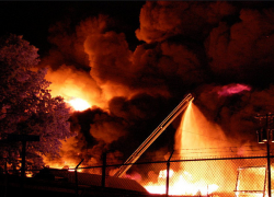 В Ставрополе горело здание завода «Красный металлист»