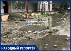 В детскую больницу — как на болото? Вход в педиатрическое отделение Пятигорска шокировал горожан 