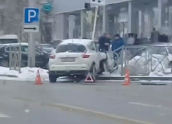 В Ставрополе две иномарки столкнулись на пересечении улиц Лермонтова и Льва Толстого 