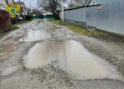 Прокуратура и следком заинтересовались разбитыми дорогами в Кочубеевском округе