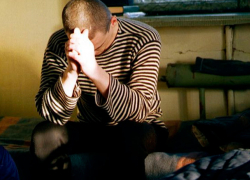 Осужденный куском лезвия ранил сотрудников колонии на Ставрополье