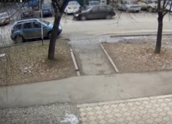 Наезд девушки-водителя на школьницу в Ессентуках попал на видео 
