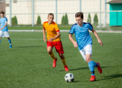 Дома поле помогло: ставропольские футболисты выиграли турнир имени Духина в четырех группах из пяти