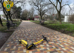 В Ставрополе стихийно разбросанные электросамокаты причинили травмы слабовидящим людям 