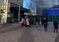 Всех студентов и преподавателей спешно эвакуировали из главного корпуса СКФУ в Ставрополе 