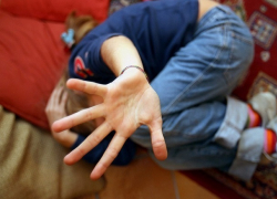 Мать развращала 8-летнюю дочь и записывала всё это на видео на Ставрополье 