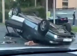 "Четырнадцатая" перевернулась на перекрестке в Ставрополе