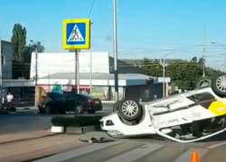 Такси и «Тойота» столкнулись у гостиницы Бештау в Пятигорске