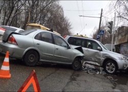 В Ставрополе на 50 лет ВЛКСМ столкнулись три автомобиля
