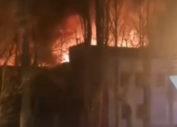 Крупное возгорание потушили на заброшенной кондитерской фабрике в Пятигорске