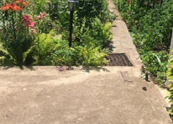 80-летняя пенсионерка погибла, упав на металлический штырь, в собственном дворе в Кисловодске