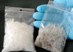 Дилера с крупной партией амфетамина и спайса задержали в Ставрополе