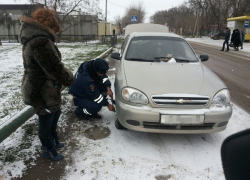 Полицейские помогли заменить колесо жительнице Нефтекумска