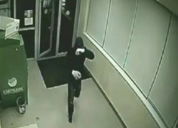 Ставрополец не успел взломать банкомат и притворился спящим, когда приехала полиция