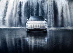 EXEED EXLANTIX ET признан лучшим гибридом 2025 года