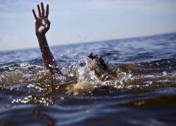 На Ставрополье подросток и женщина чуть не утонули в озере