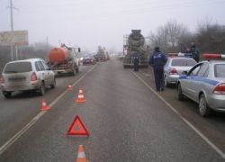 Ребенок угодил под колеса бетономешалки близ Пятигорска