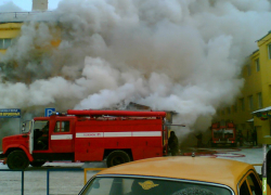 На КМВ полицейские спасли человека из горящего дома