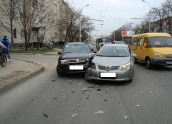Пожилой неопытный водитель спровоцировал ДТП в Ставрополе